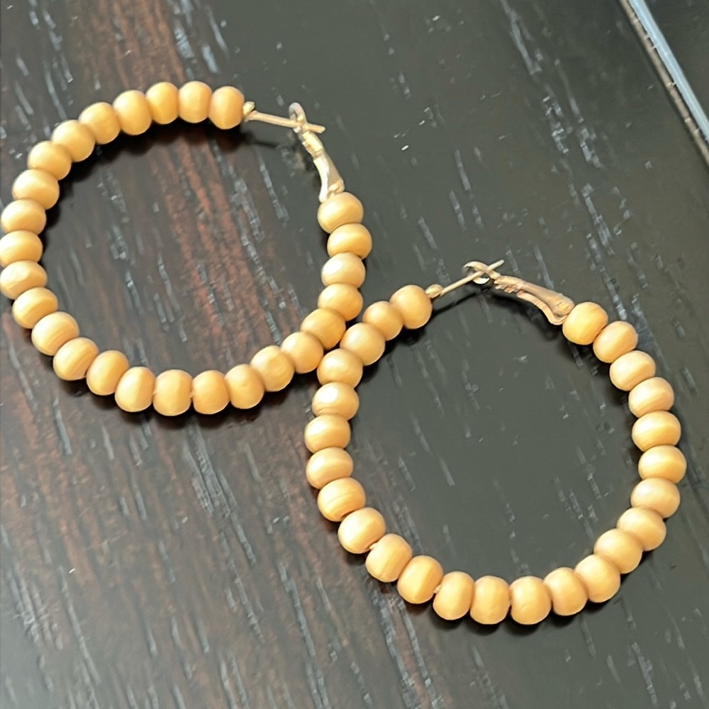 Natural wood beaded hoop earrings-NWT